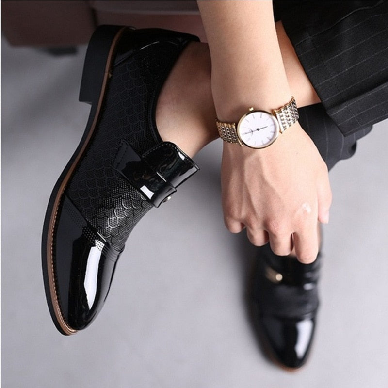 Men's shoes Leather Embossing Classic Fashion Luxury men shoes Wear-resistant Non slip Mans footwear Anti-slip Black shoes